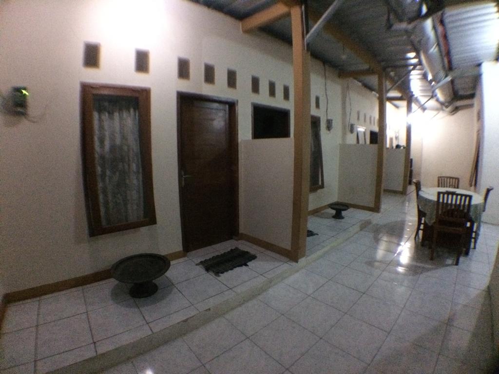 Jeges Homestay Сенггиги Экстерьер фото