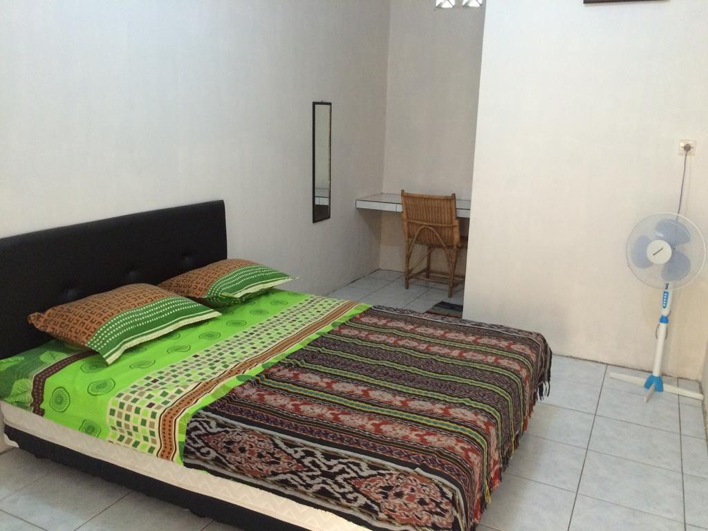 Jeges Homestay Сенггиги Экстерьер фото