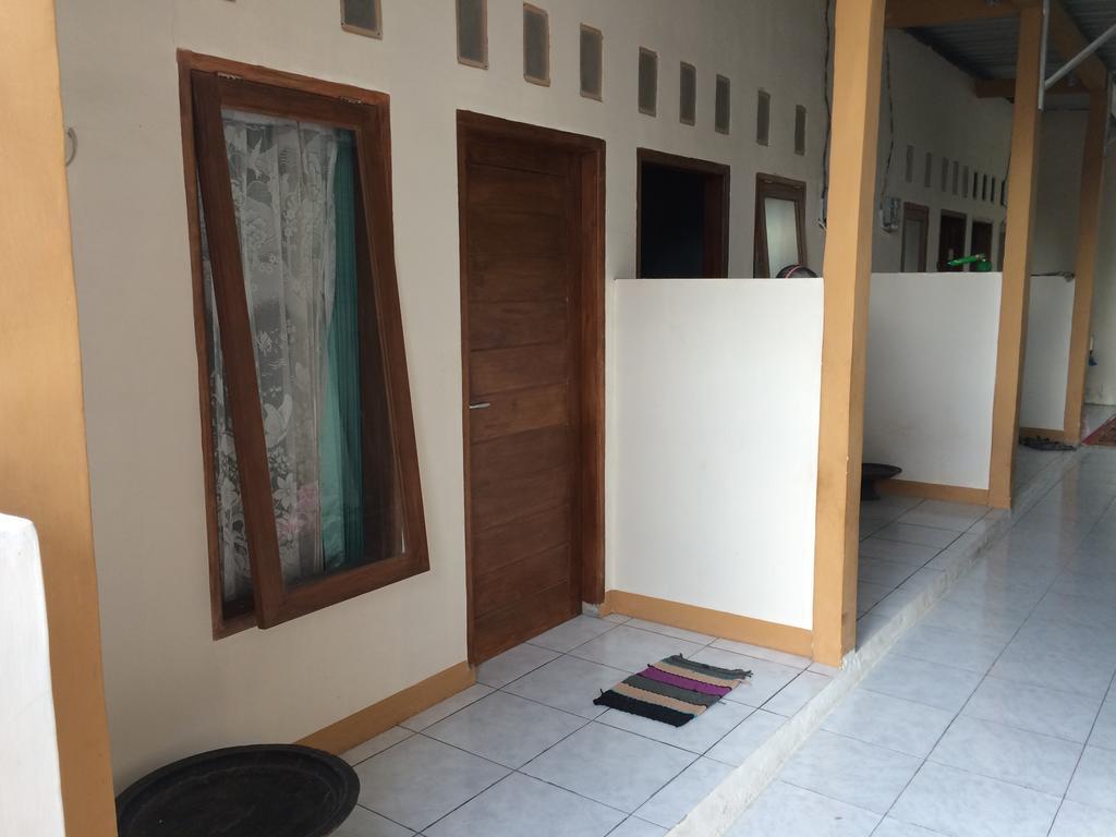 Jeges Homestay Сенггиги Экстерьер фото